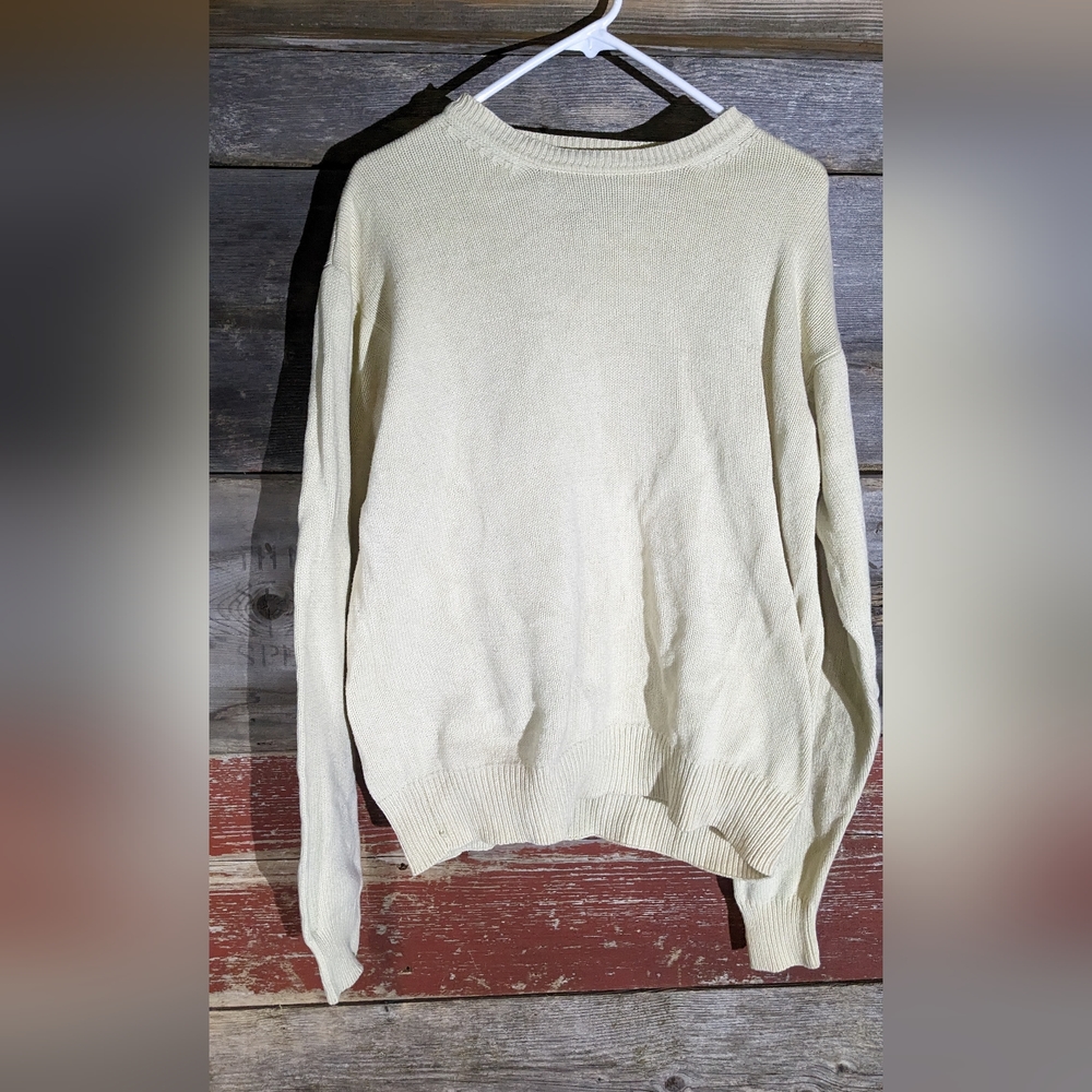 White knitted crew neck